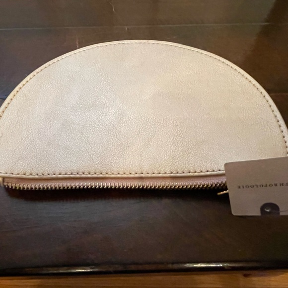 Gold make up case with stars. - Picture 2 of 3